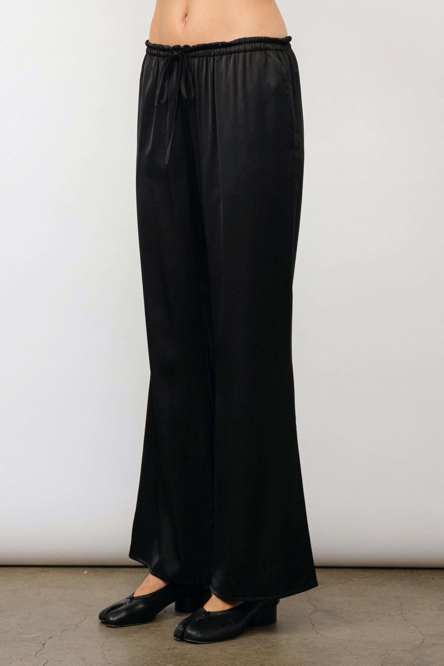 Black Silky Della Pant