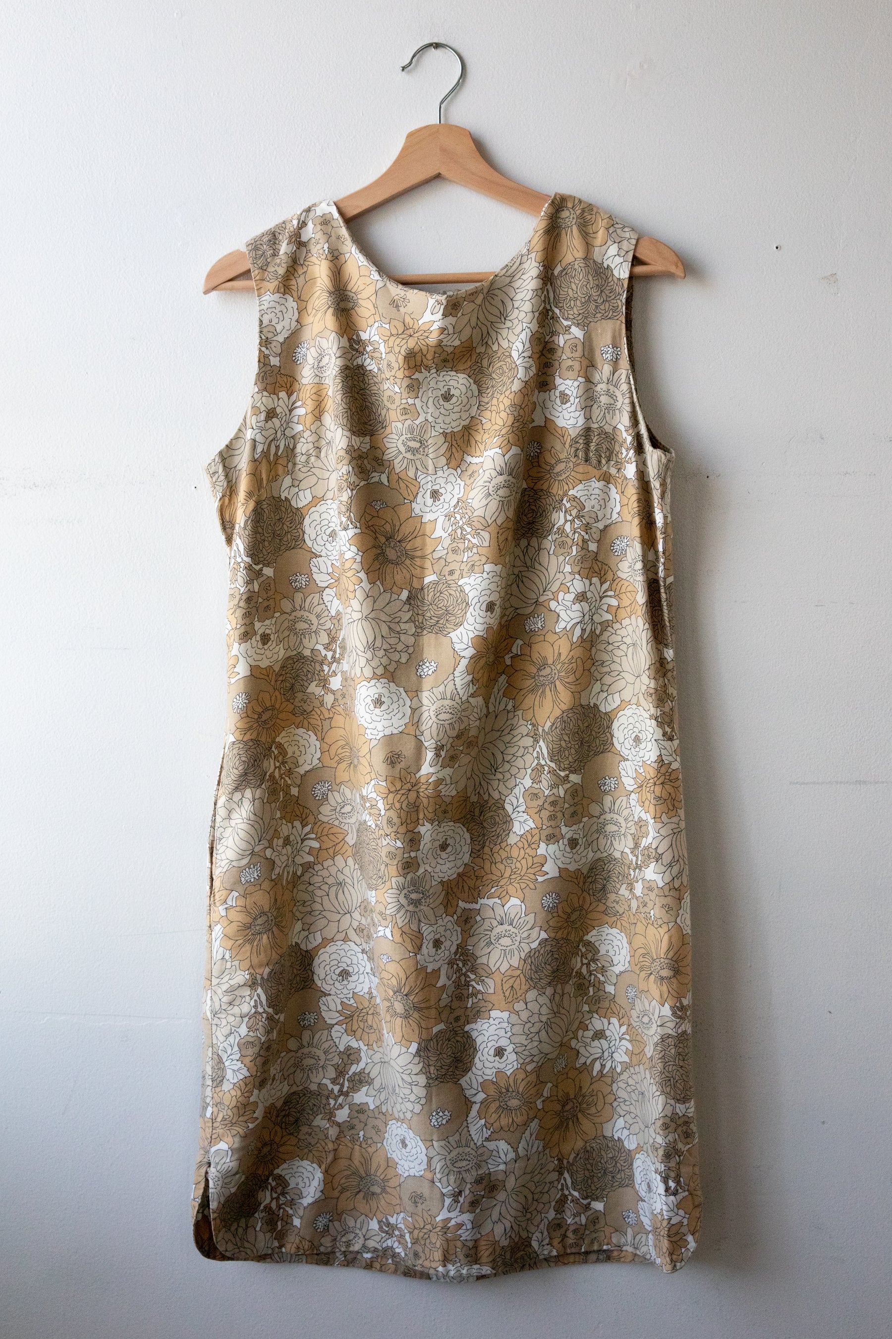 Mod Neutral Flower Shift Dress