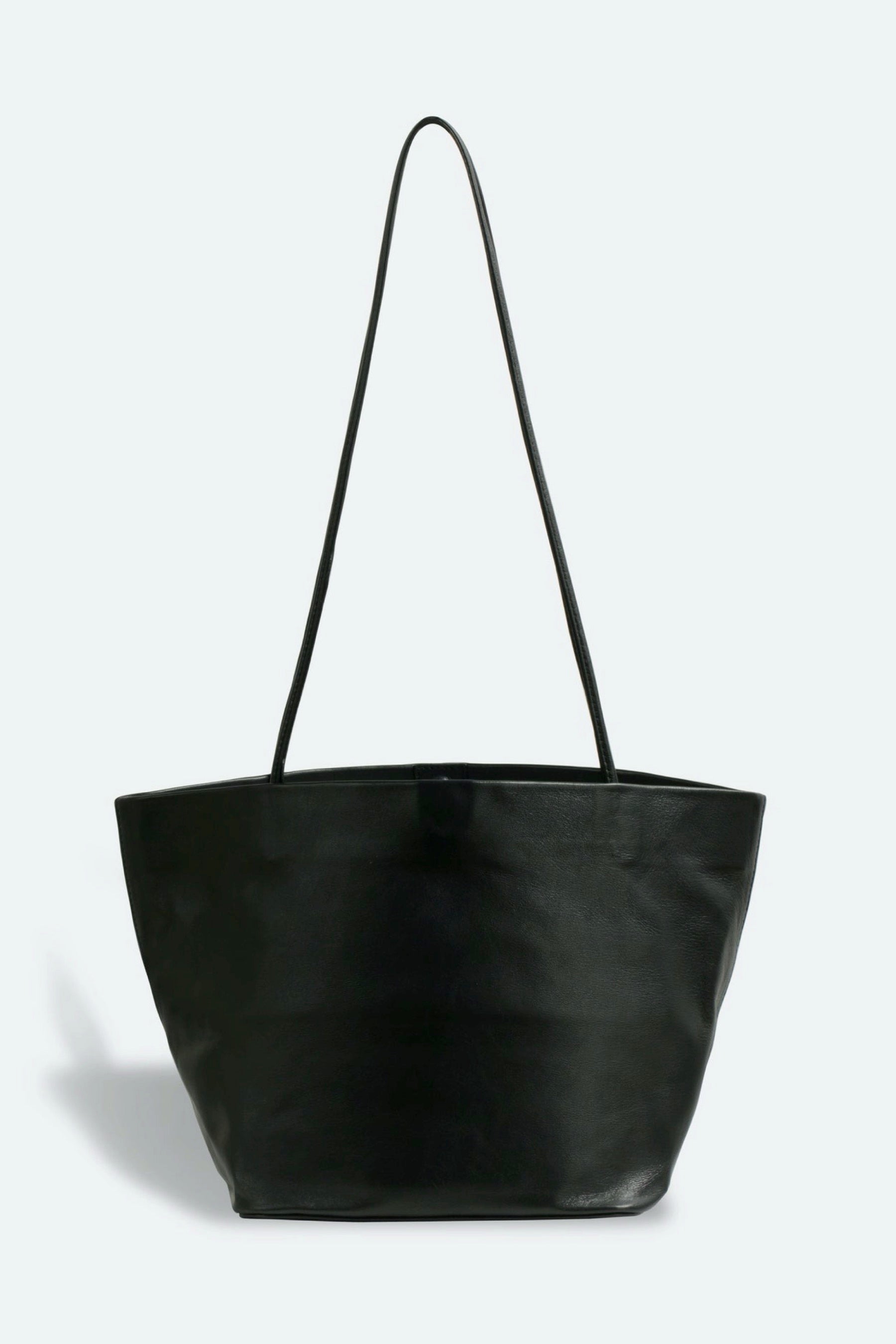 Black Relaxed Basket