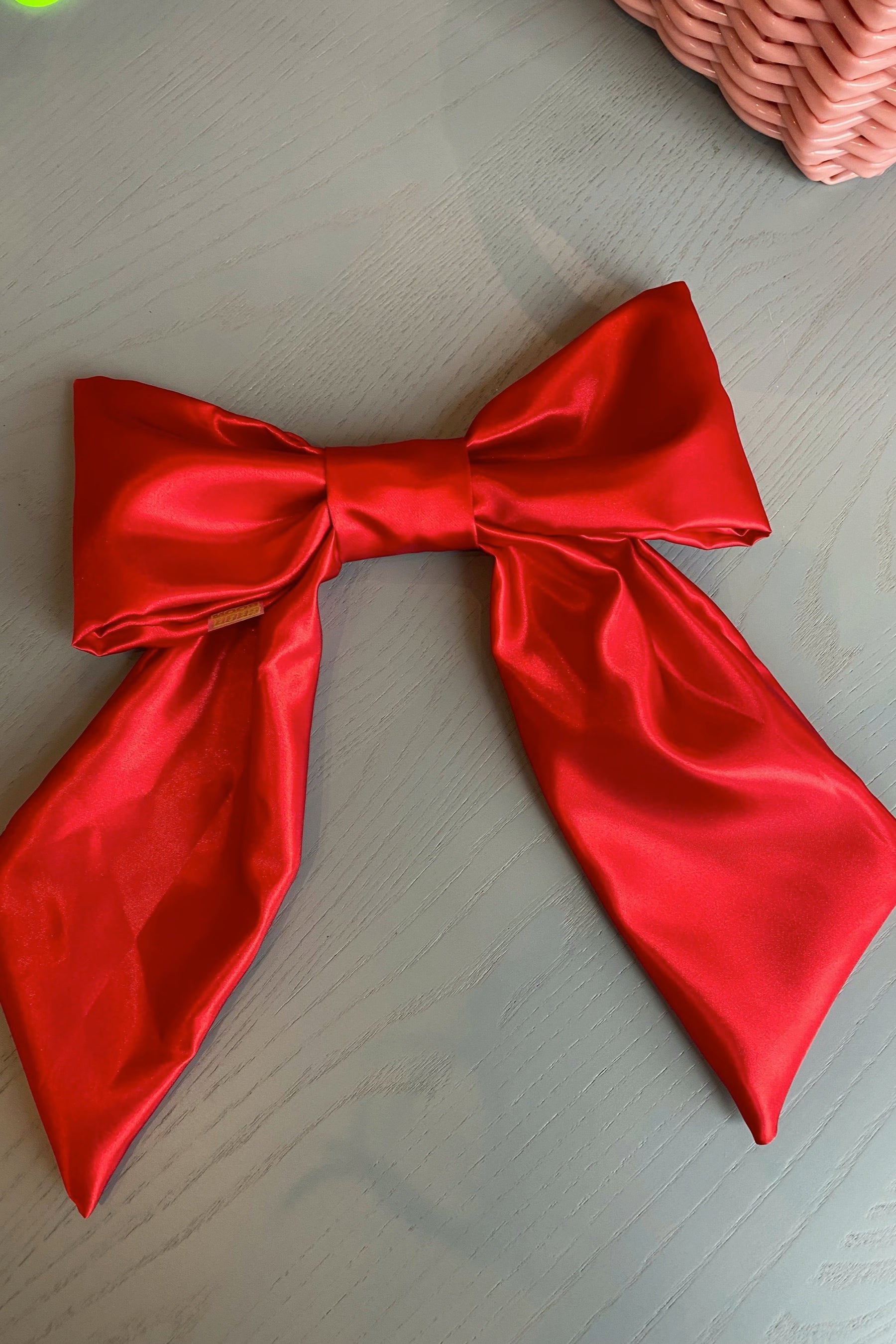 Red Giant Bow Clip